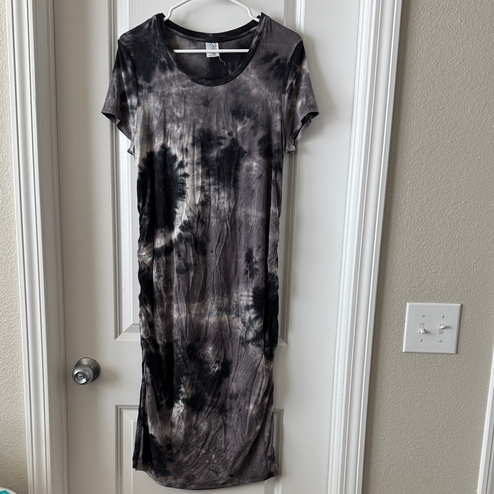 Time and Tru Tie-Dye Maternity Midi Dress in Black and Gray